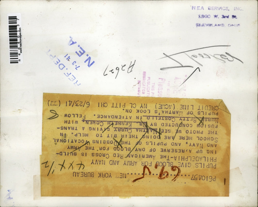 1941 Press Photo Pupils give blood for Army and Navy