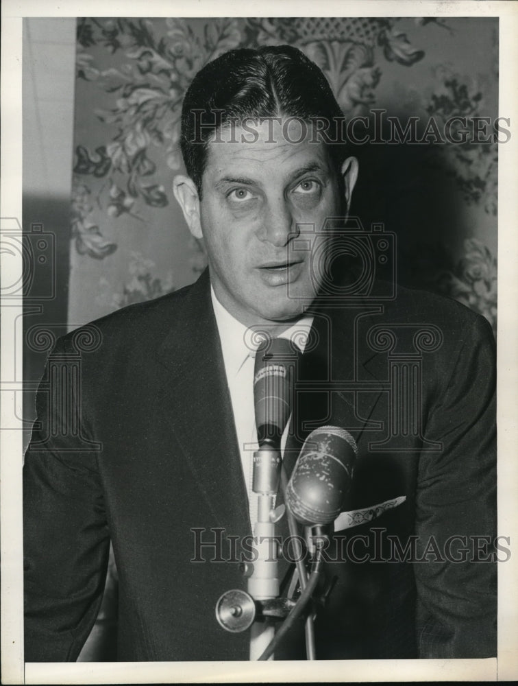 Load image into Gallery viewer, 1955 Press Photo Financier Louis. E. Wolfson at a Washington Press Conference
