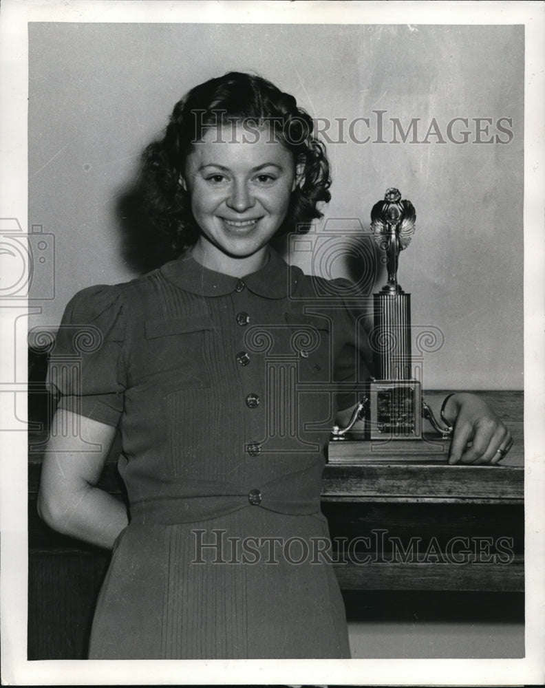 1940 Press Photo Gertrude A Molinnis Canadian National Typing Team Member