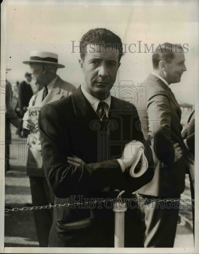 1939 Press Photo Guido Coen Rushing to His First Emergency Trip