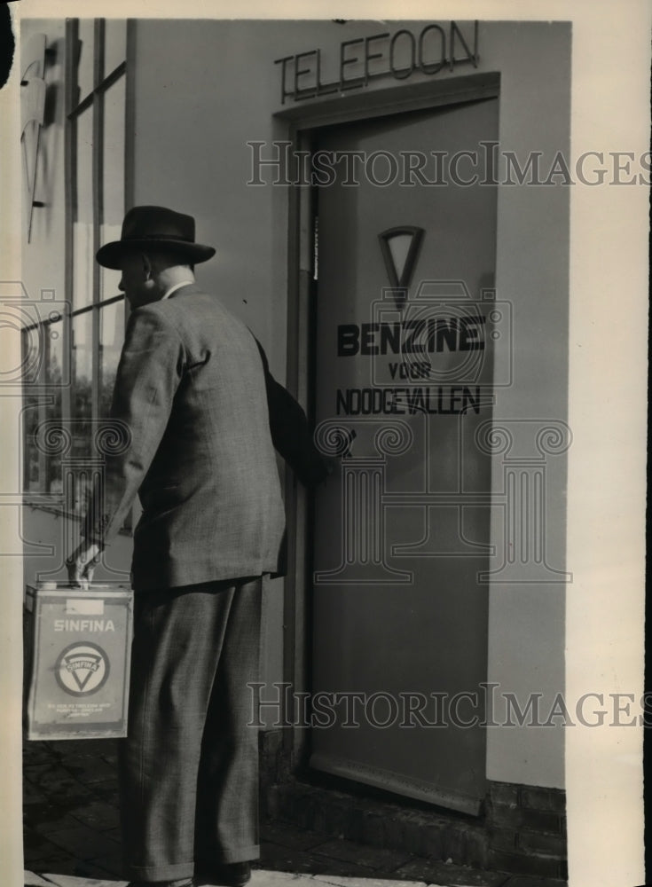 Load image into Gallery viewer, 1948 Press Photo self serve gas station in The Hague, Holland
