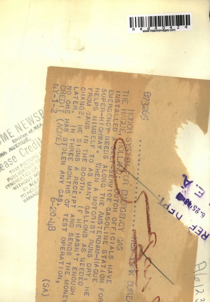 1948 Press Photo self serve gas station in The Hague, Holland