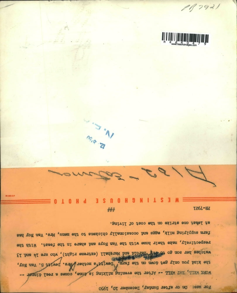 1950 Press Photo Mrs Dewitt Van Noy watches her son eat with Harold and Marshall