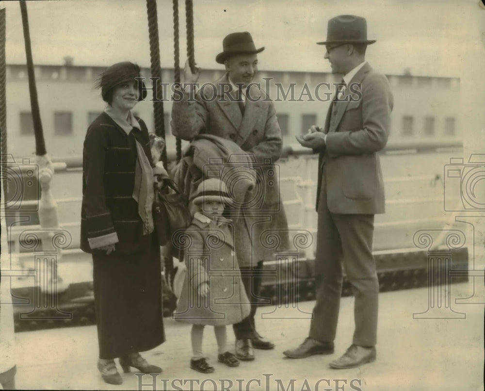 1924 Press Photo Eminent journalist Philip J Sinnot arrived in San Francisco