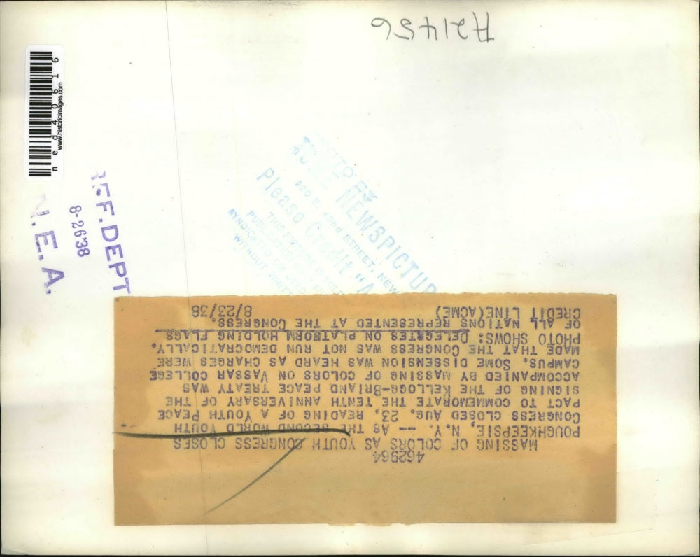 1938 Press Photo Delegates on platform holding flags as Youth Congress closes