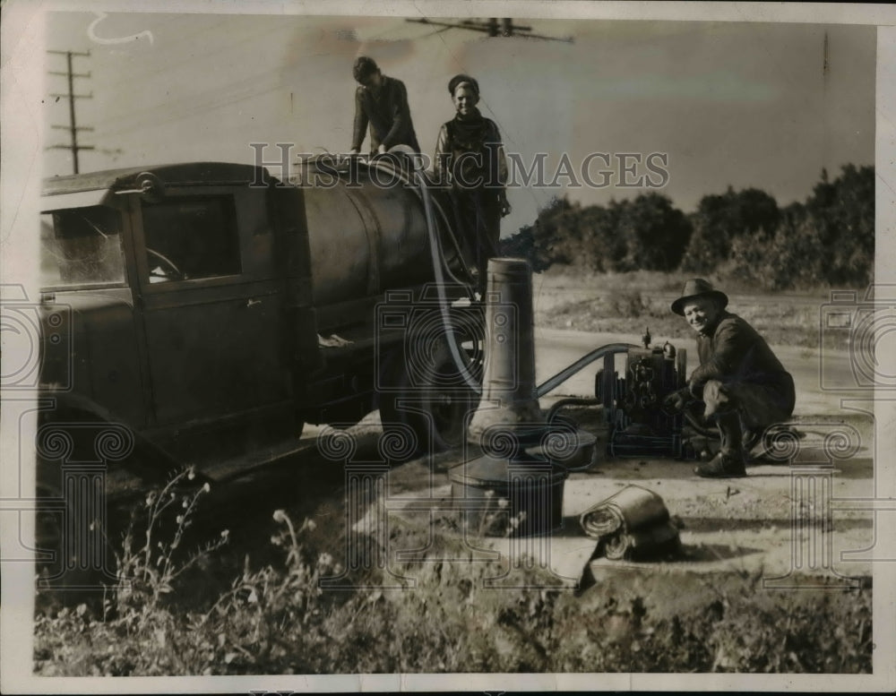 1937 Press Photo Citrus growers, preparing for the coldest night in 15 years