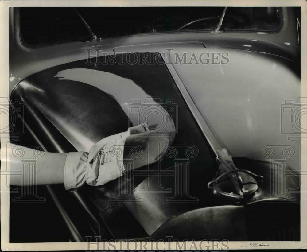 1948 Press Photo Pad o Paint the new long-oil synthetic alkyd enamel developed