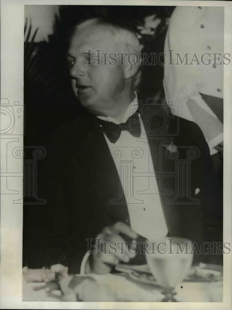 1933 Press Photo C.R. Linback of Philadelphia is seen here as he attended