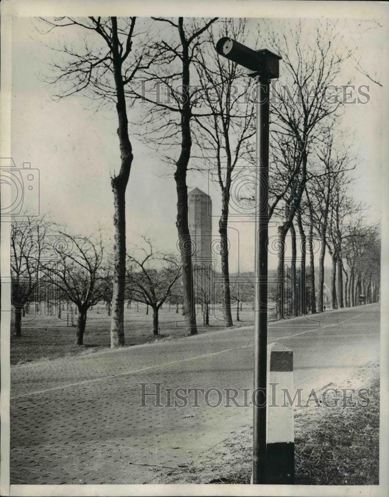 1939 Press Photo Invisible light invention for motor traffic during night raids