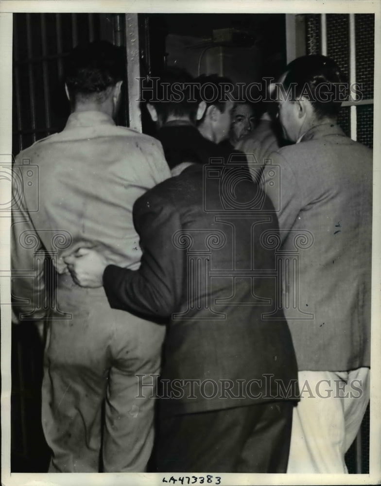 Load image into Gallery viewer, 1938 Press Photo Ex husband of Ruth Etting, Martin Snyder comes before judge
