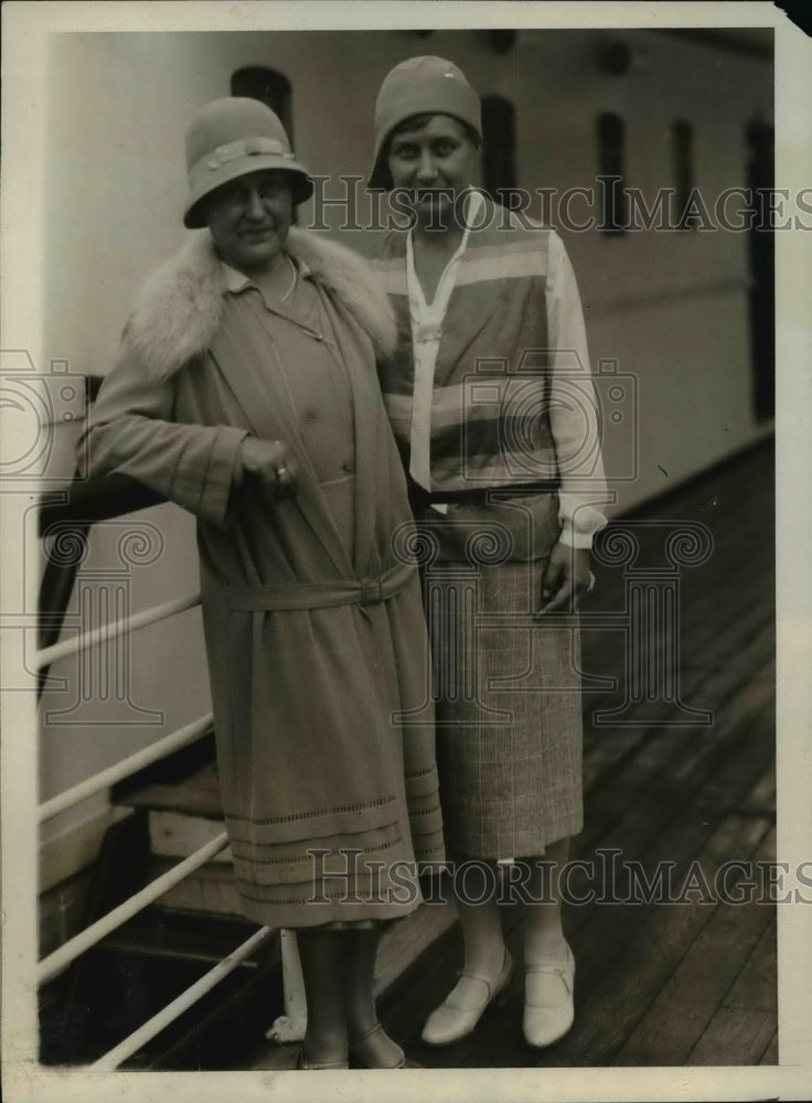 1930 Press Photo Gertrude Kundt, Ronati Kundt Flee Bolivian Military Revolution