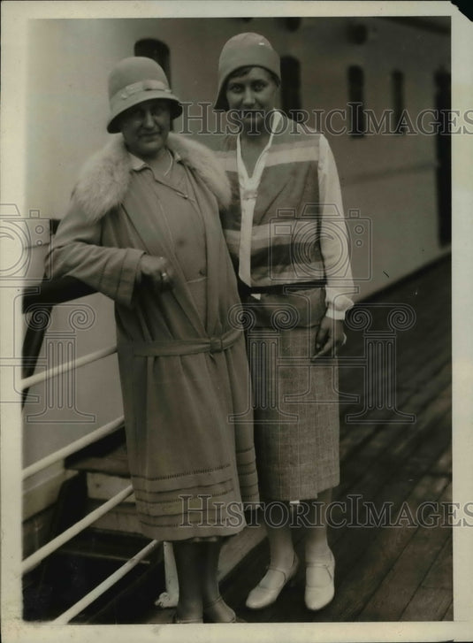 1930 Press Photo Gertrude Kundt, Ronati Kundt Flee Bolivian Military Revolution