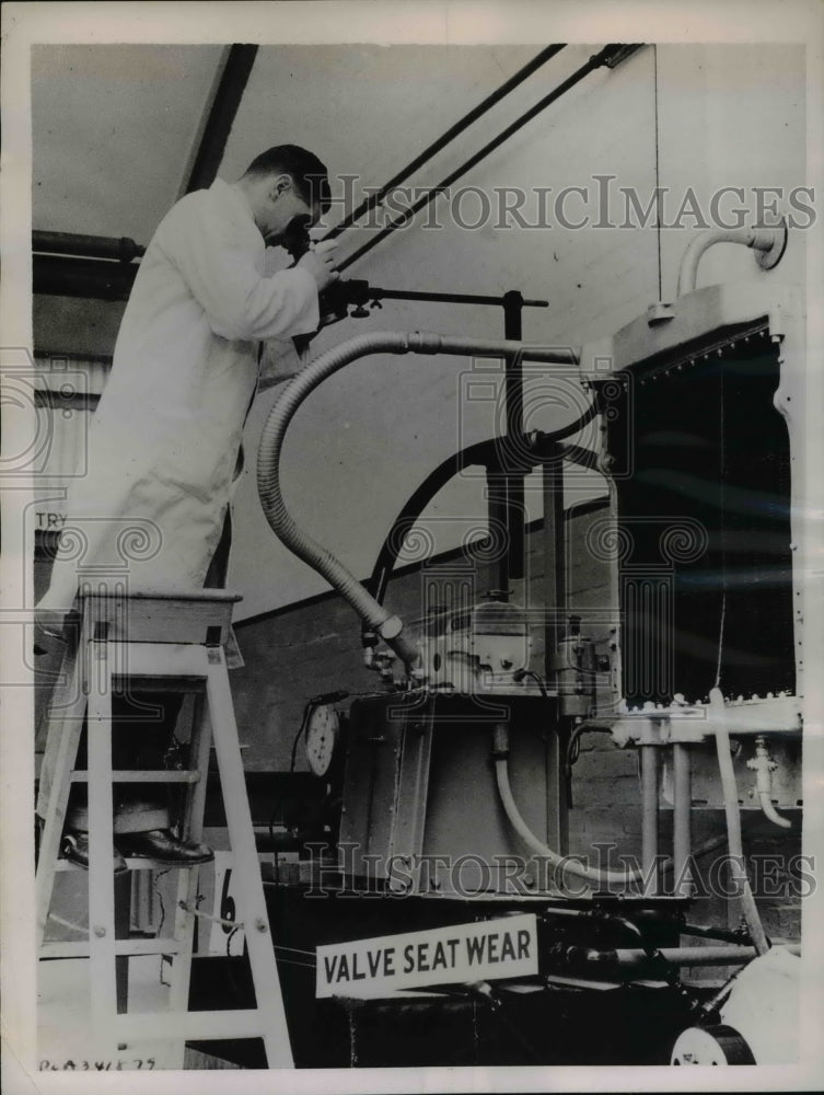 1936 Press Photo New Institution of Automobile Engineets laboratory