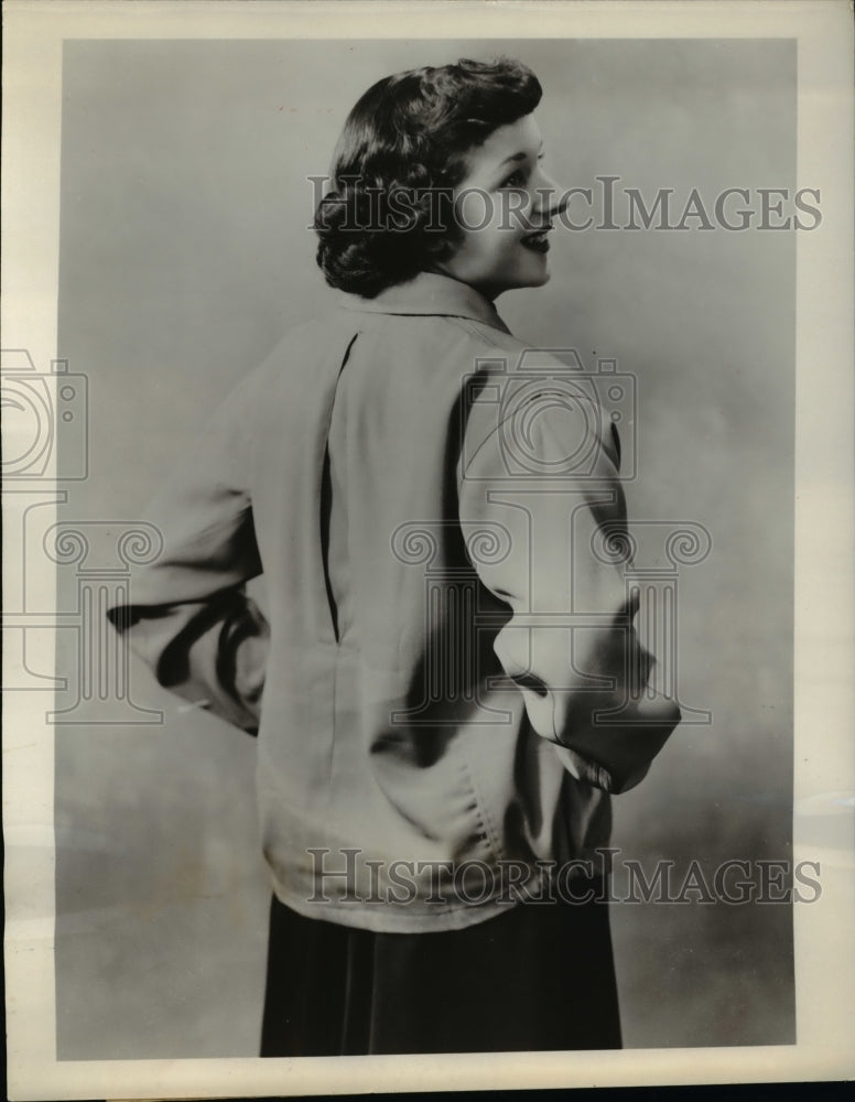 1953 Press Photo Mary Bianco is one of the 130 employees of the Punxsatawney, PA- Historic Images
