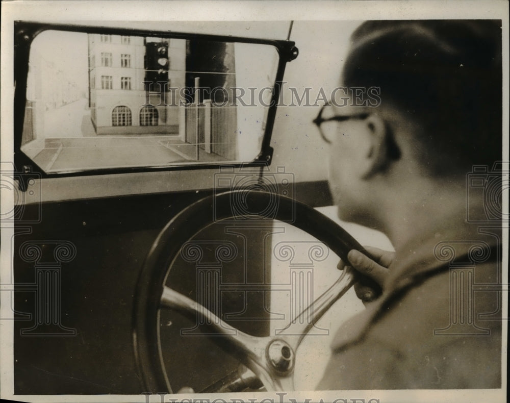 1939 Press Photo Driver Getting Reaction Test At Berlin Auto Show- Historic Images