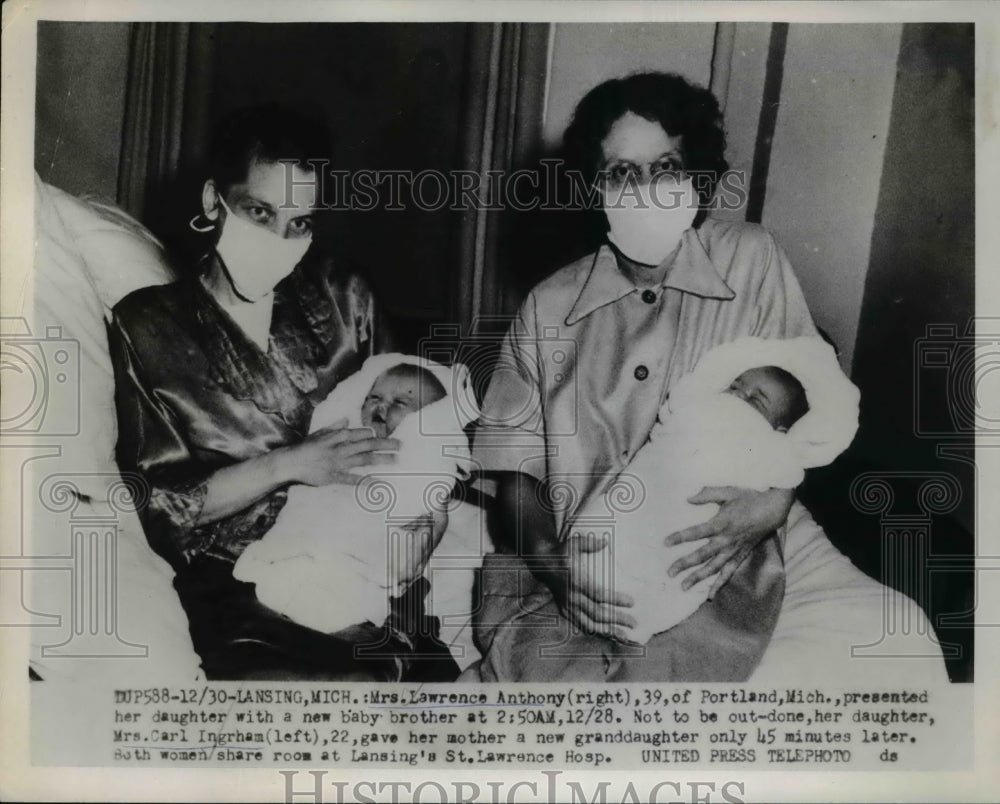 1954 Press Photo Mrs. Lawrence Anthony and Mrs. Carl Ingrham with their babies