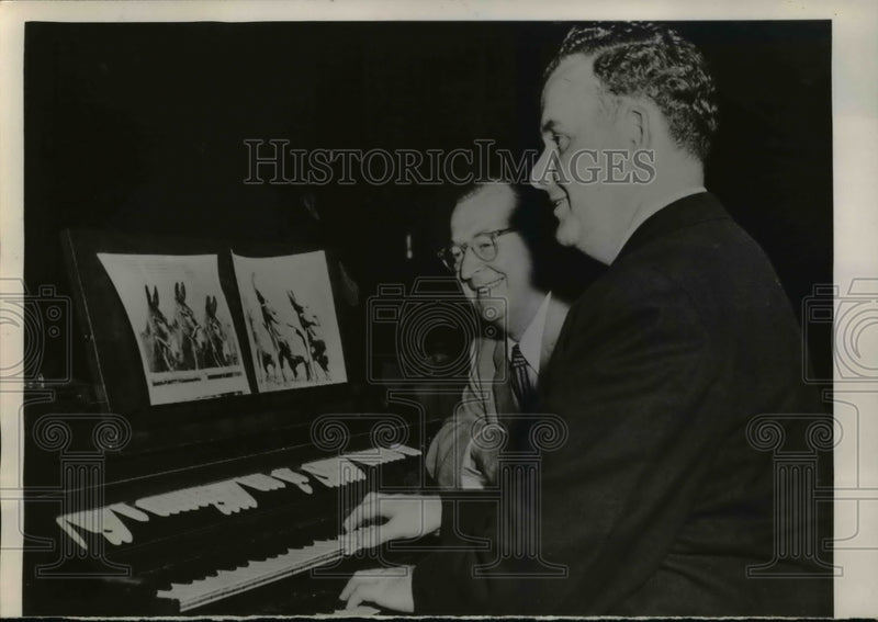 Load image into Gallery viewer, 1952 Press Photo Chicago Organists Harold Anderson and Bill McMains rehearse
