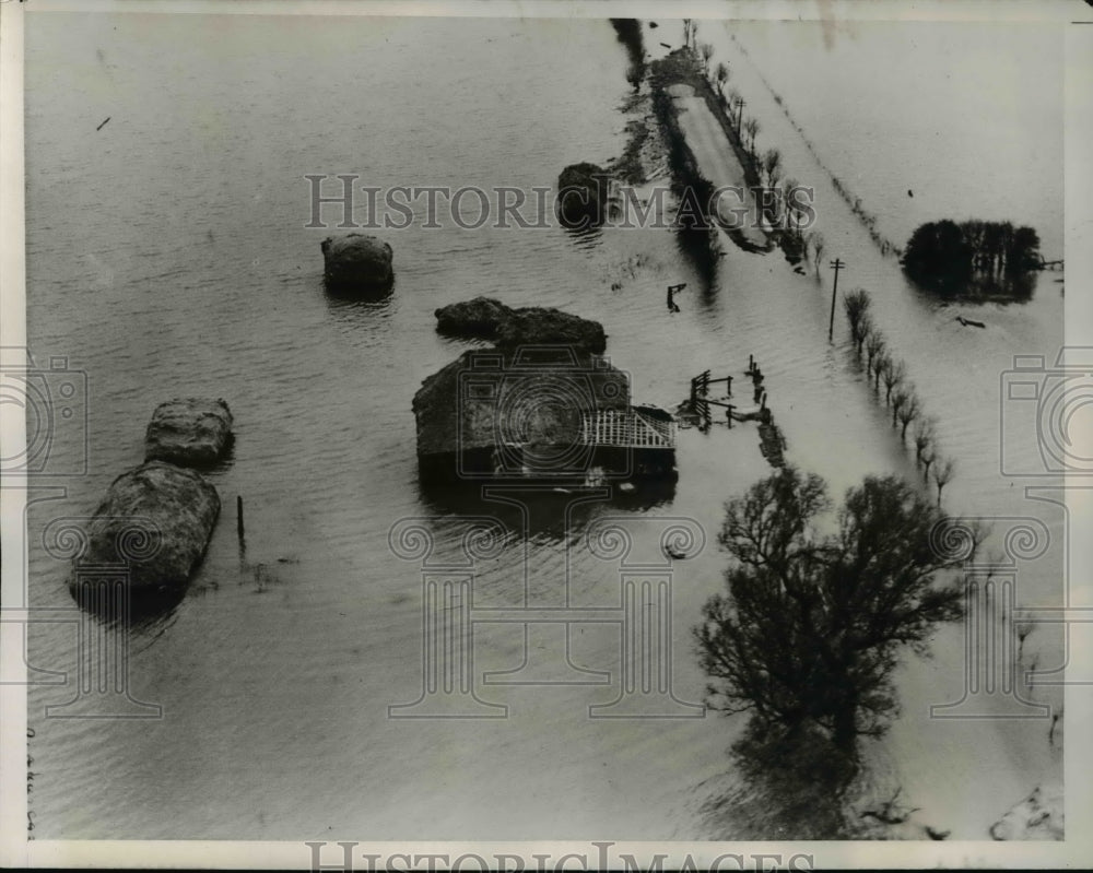 1938 Press Photo England, submerged for the second time in just few months