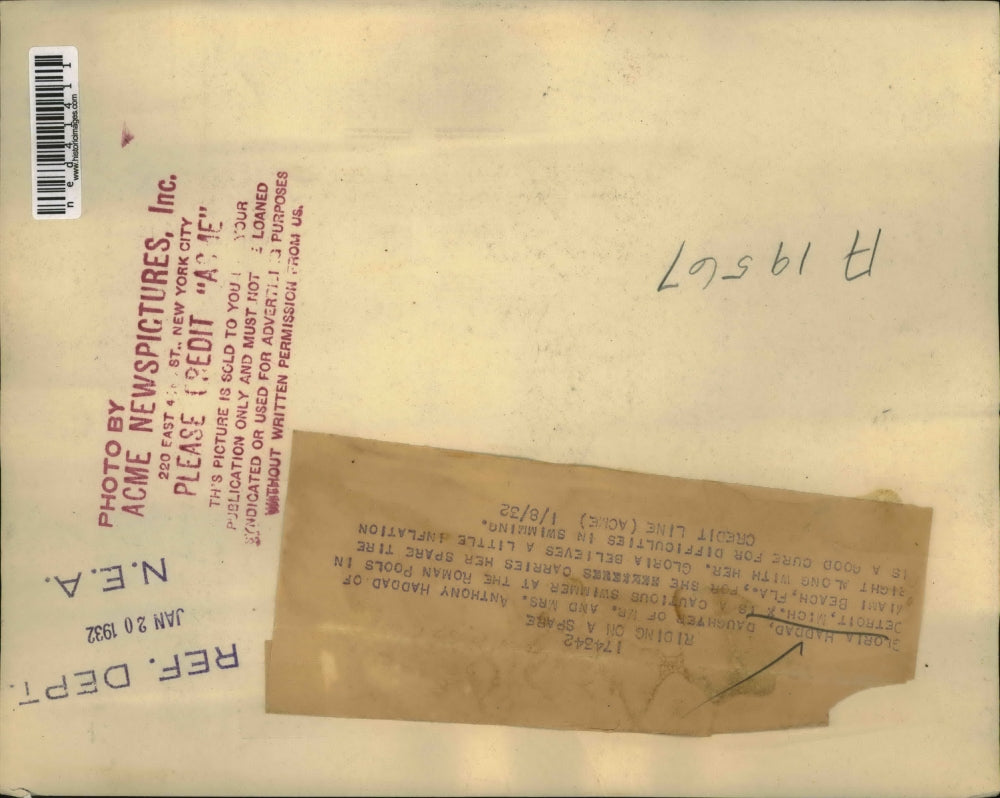 1932 Press Photo Gloria Haddad in a inflated spare tire while in swimming