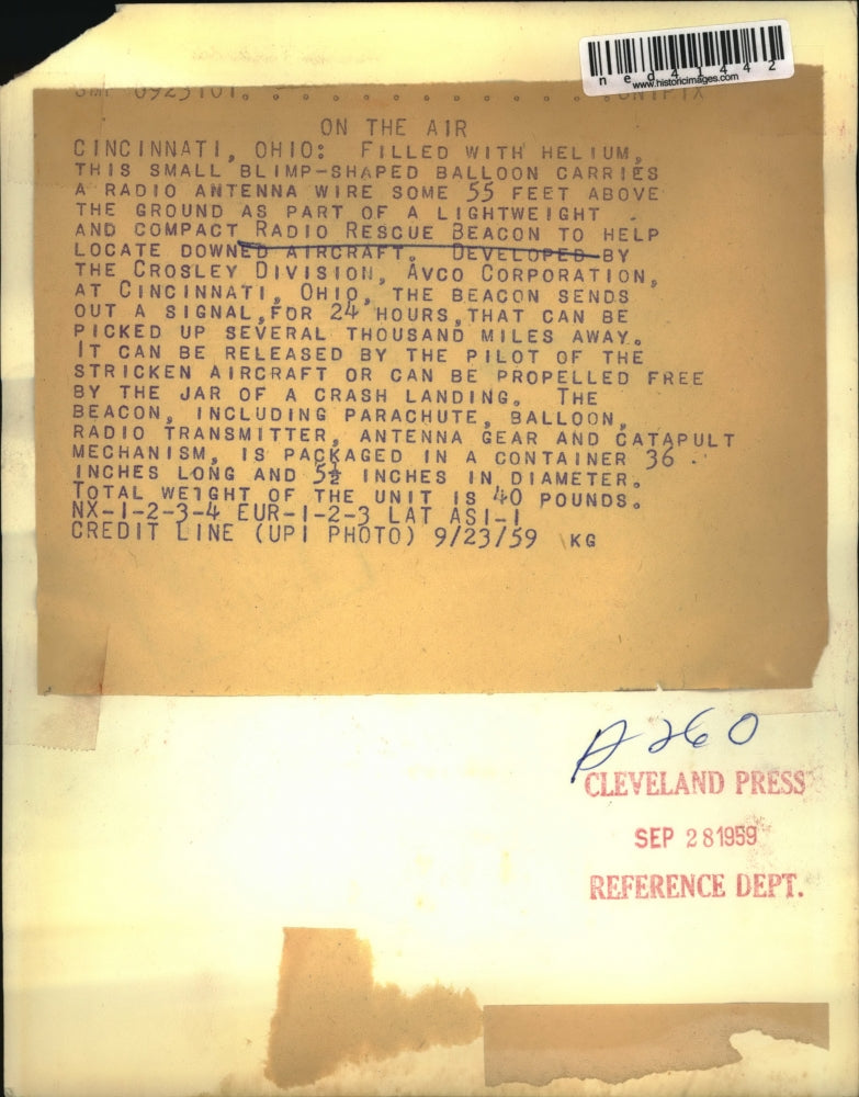 1959 Press Photo Cincinnati Ohio Filled with helium this small balloon carries