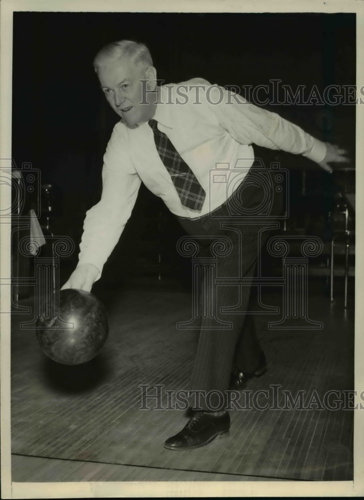 1941 Press Photo Peter P. Howley Competes
