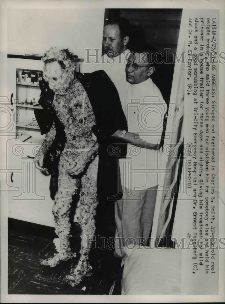 1951 Press Photo Los Angeles Syruped and feathered Charles Smith who said 3 men