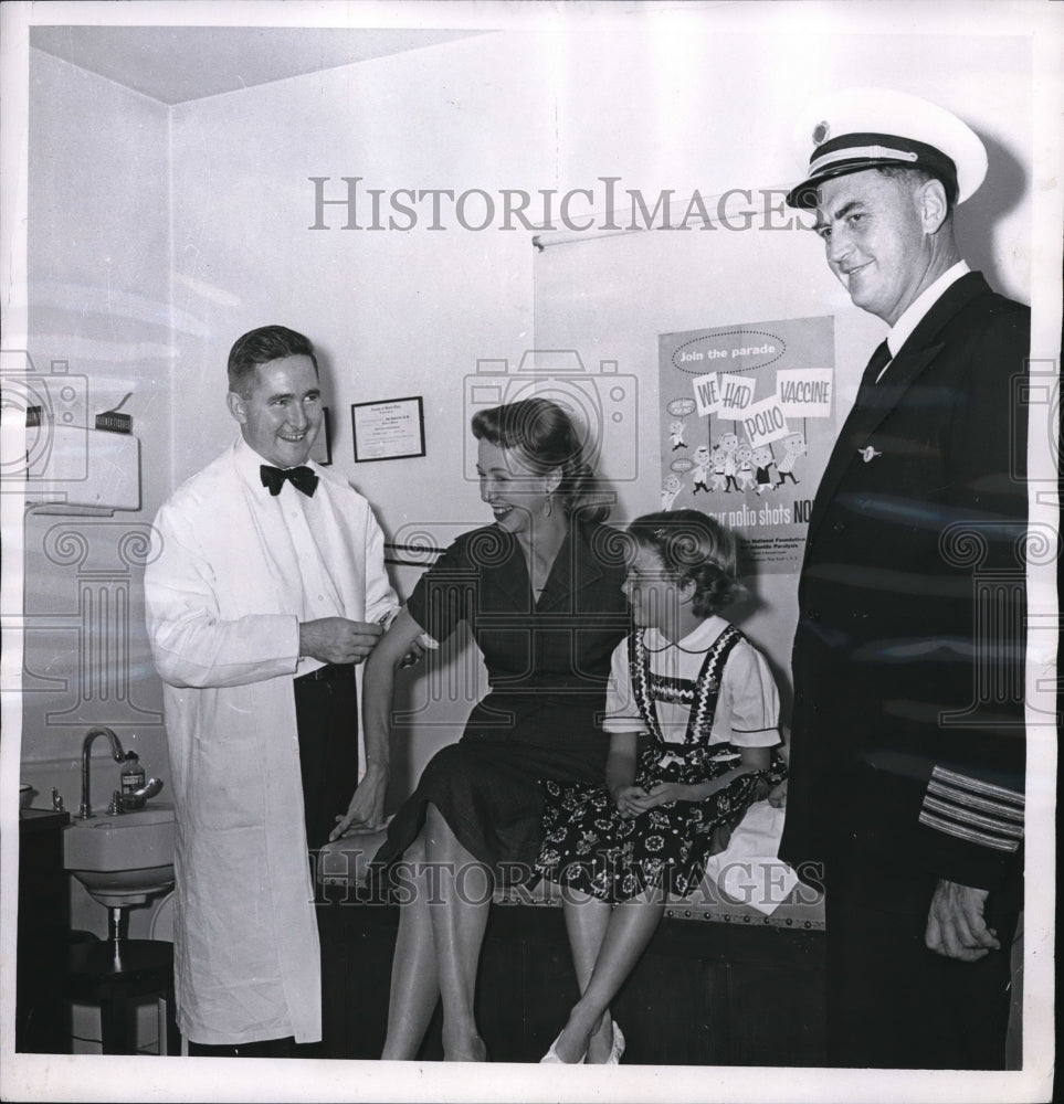 1956 Press Photo Capt. Richard Ogg Takes Family for Polios Shots