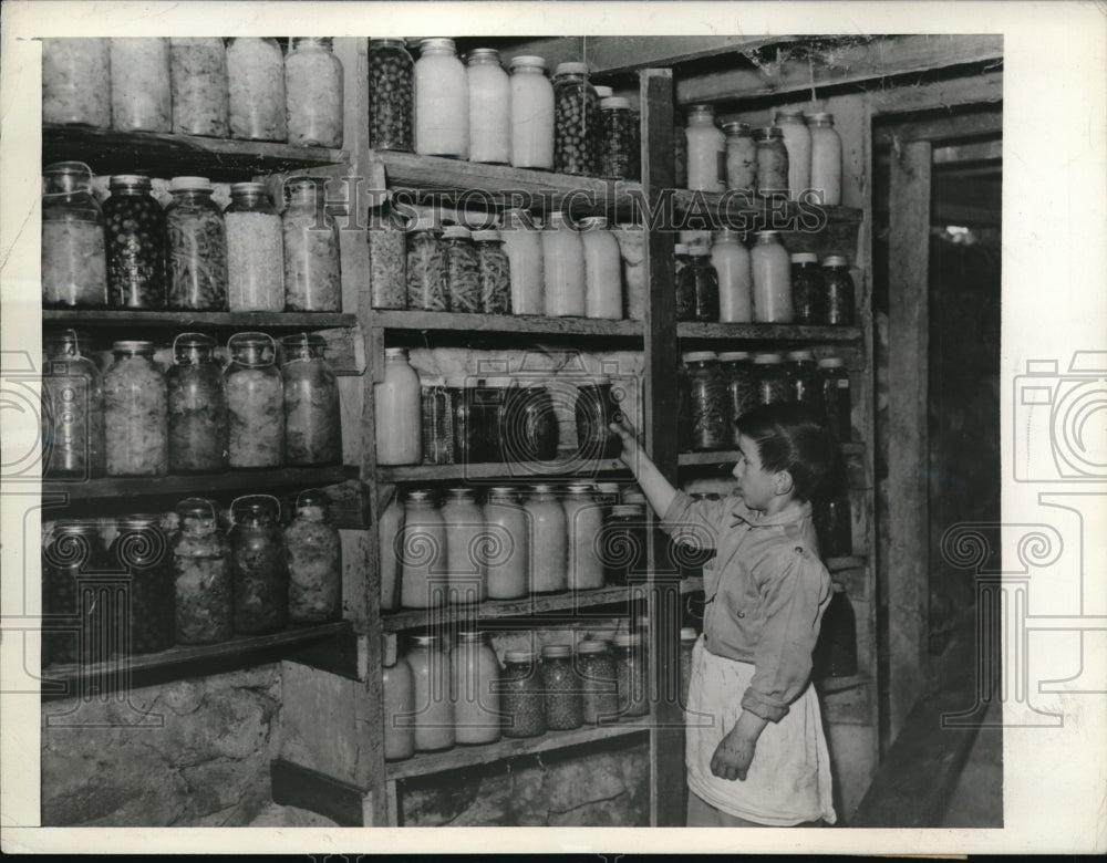 1943 Press Photo Responsible Kid: Everett Skeels
