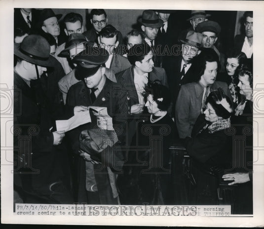 1950 Press Photo Philadelphia Trooper John Amour checks early morning crowds