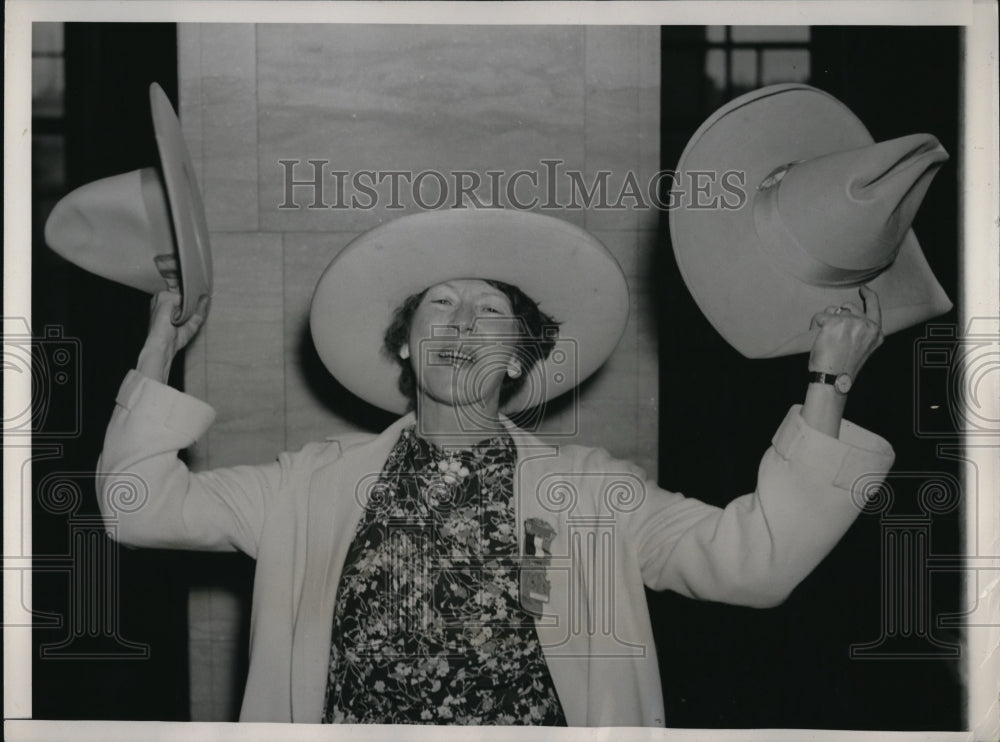 1936 Press Photo Clare Ausherman gives an old frontier touch to the GOP