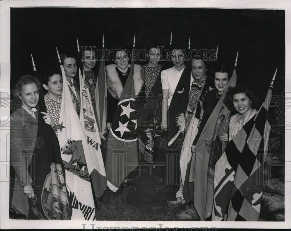 1940 Press Photo Washington DC Displaying their various state flags these young