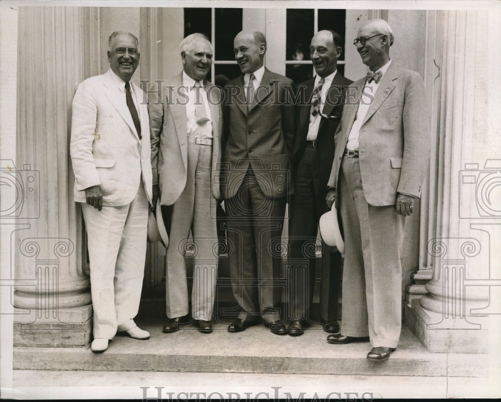 1935 Press Photo Federal Trade Commissioners At White House After Conference