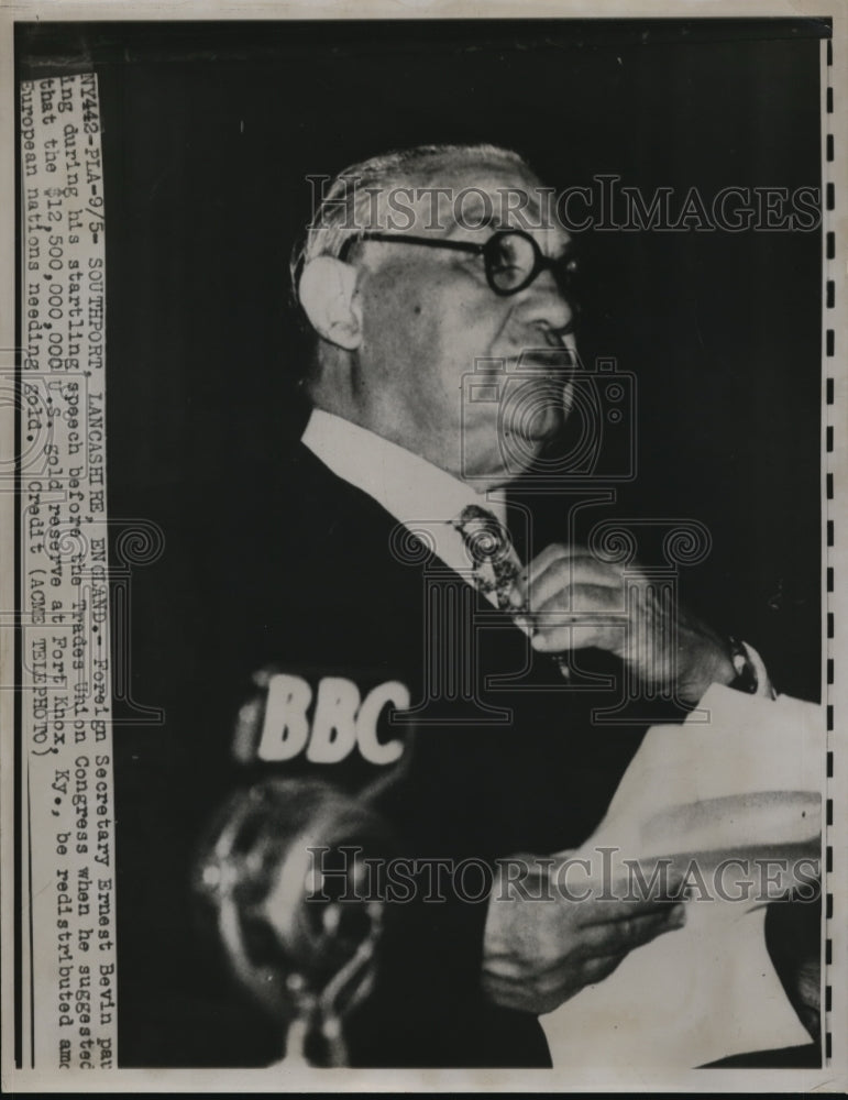 Load image into Gallery viewer, 1947 Press Photo Ernest British Bevin Foreign Secretary At Trade Unions Congress
