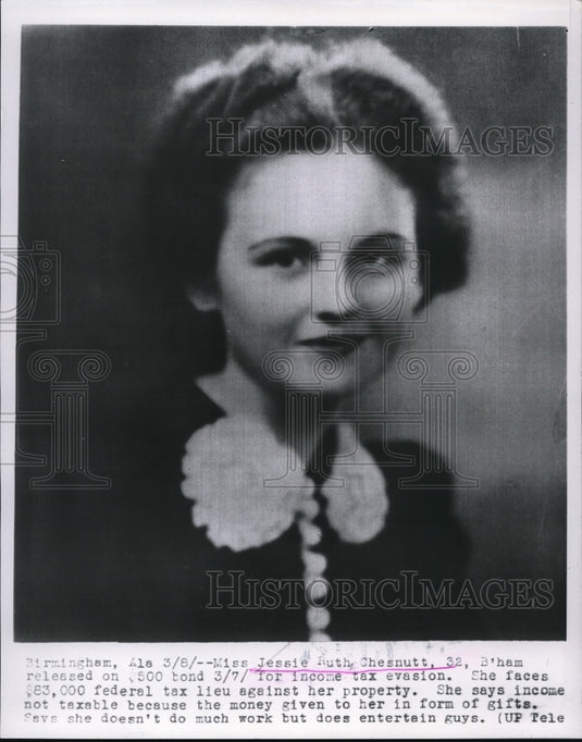 1953 Press Photo Jessie Ruth Chestnutt released on $500 bond for income tax