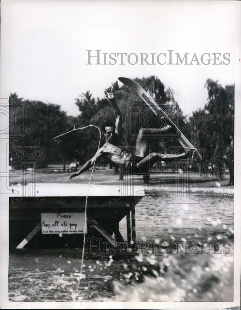 1954 Press Photo water-skier Charles Almeda On 360-degree Jump Turn- Historic Images