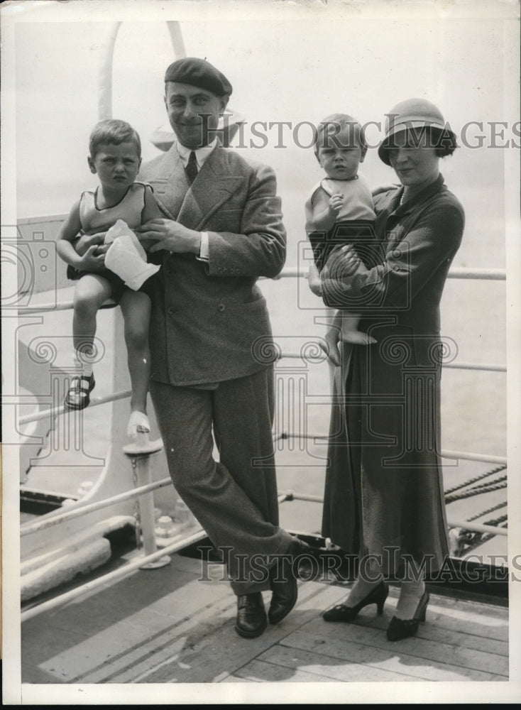 1932 Press Photo Captain William Breyton With Wife And 2 Children