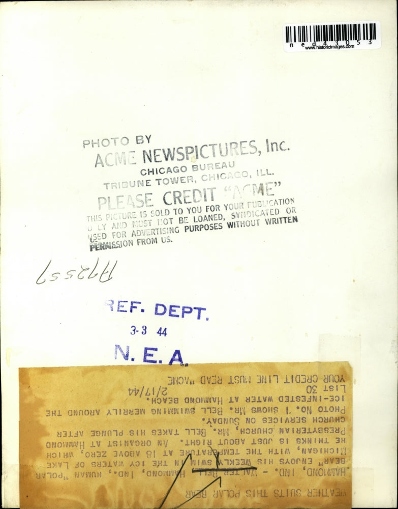 1944 Press Photo Walter Bell Swimming In Lake Michigan In Winter