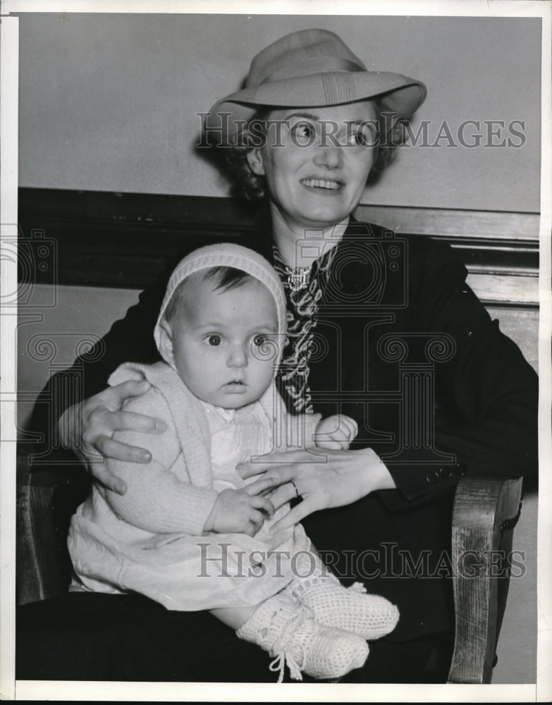 1940 Press Photo Norma Brill and Baby