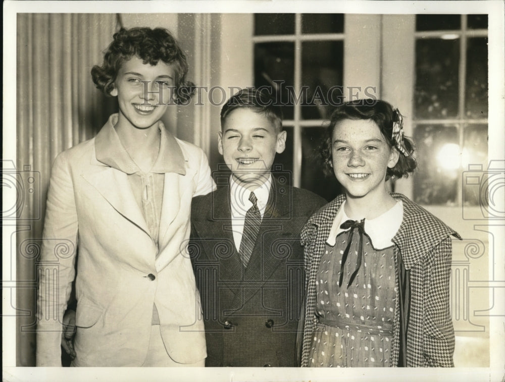 1936 Press Photo Washington DC The 3 top-ranking spellers photographed after
