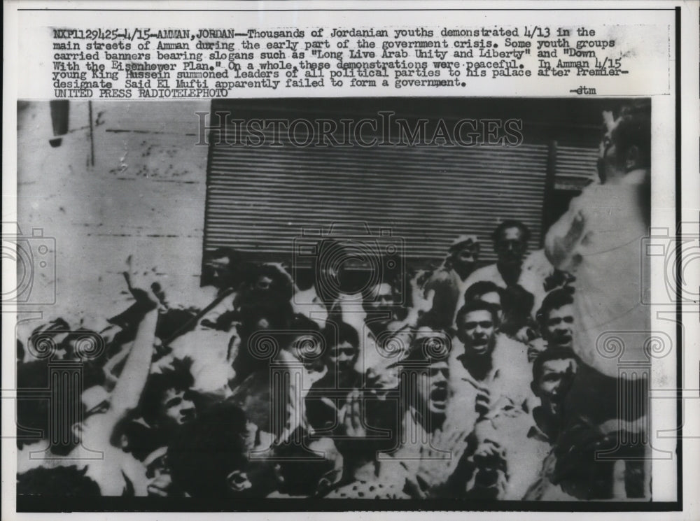 1957 Press Photo Thousands of Jordanian youths demonstrated in the main - Historic Images