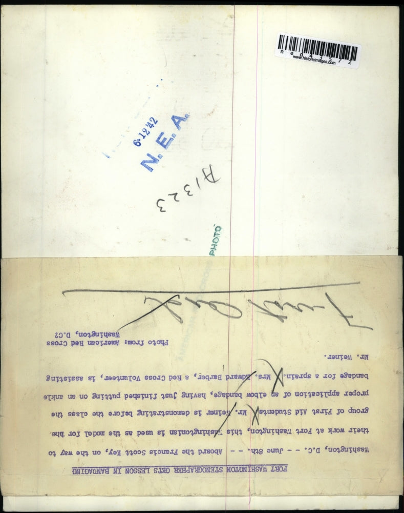 1942 Press Photo Francis Scott Key, on the way to work at Fort Washington,