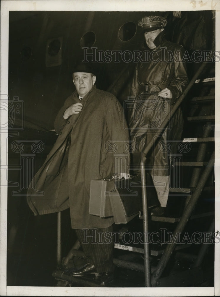 1945 Press Photo Jan Masaryk, minister of foreign affairs, directly behind