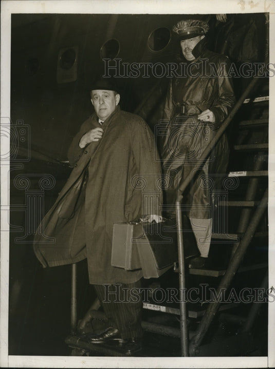 1945 Press Photo Jan Masaryk, minister of foreign affairs, directly behind