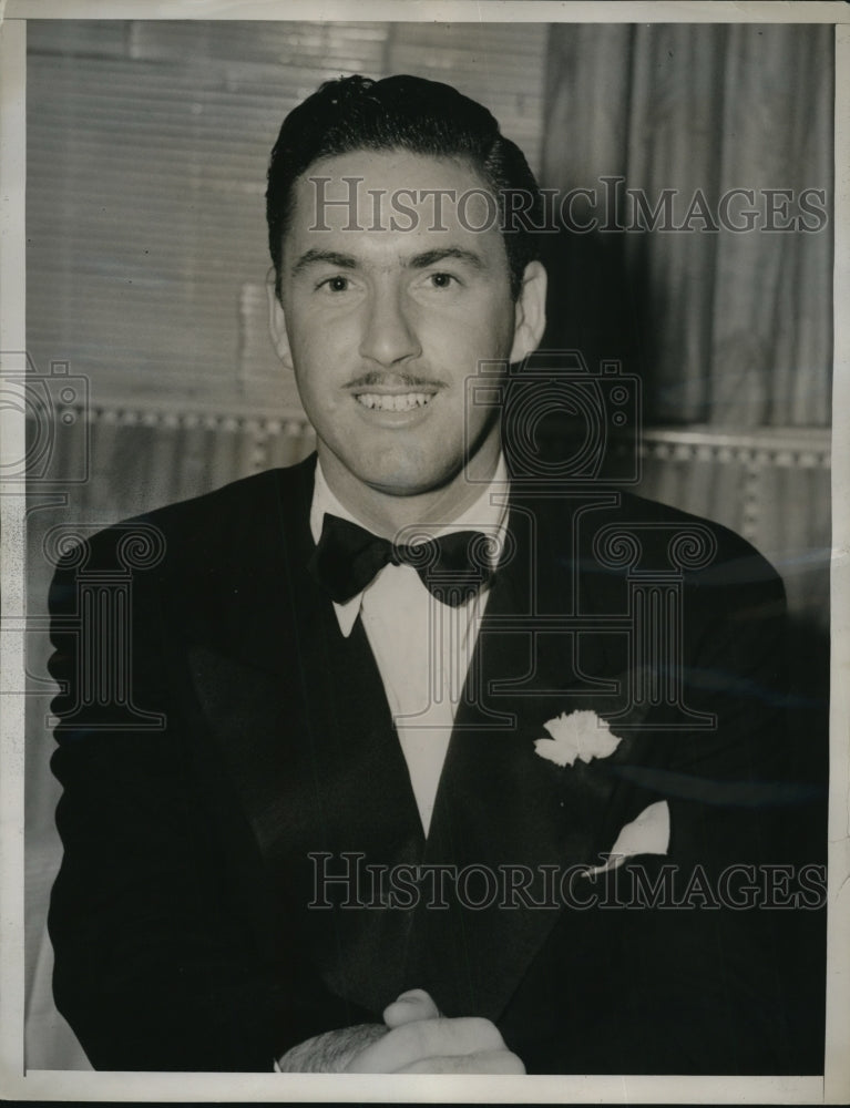 Load image into Gallery viewer, 1938 Press Photo Tommy Goodwin La Conga Nightclub Singer
