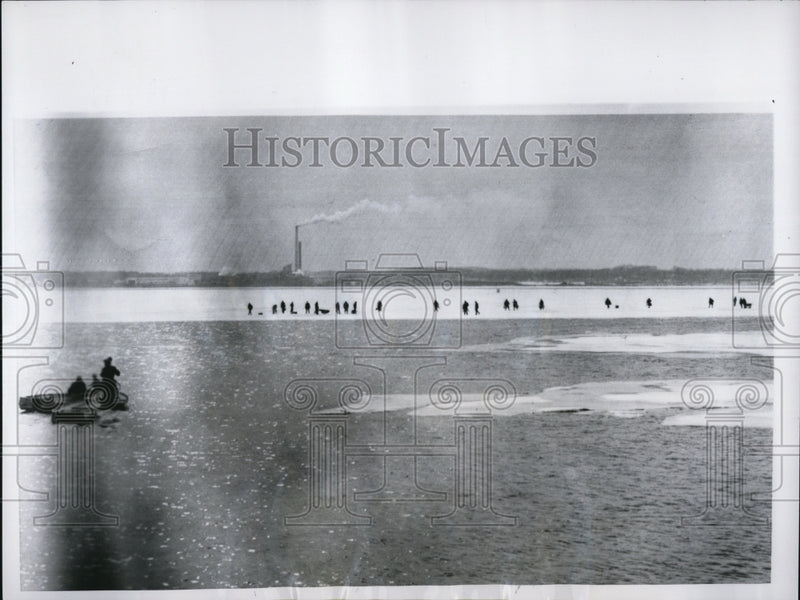 Load image into Gallery viewer, 1956 Press Photo Fishermen Trapped On Muskegon Lake During Ice Split - ned43704

