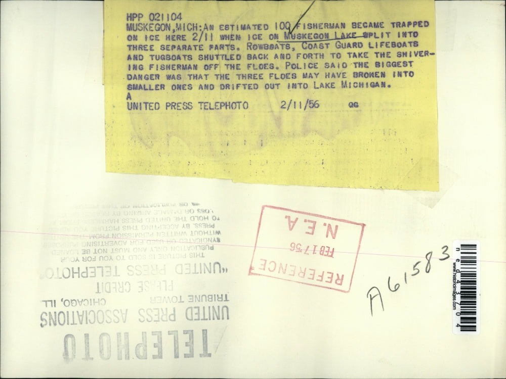 1956 Press Photo Fishermen Trapped On Muskegon Lake During Ice Split - ned43704