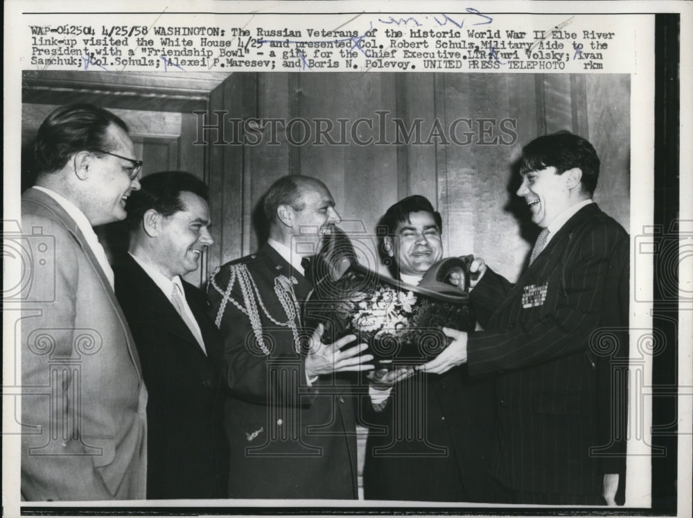 1958 Press Photo Elbe River Presented Col. Robert Schulz A "Friendship Bowl