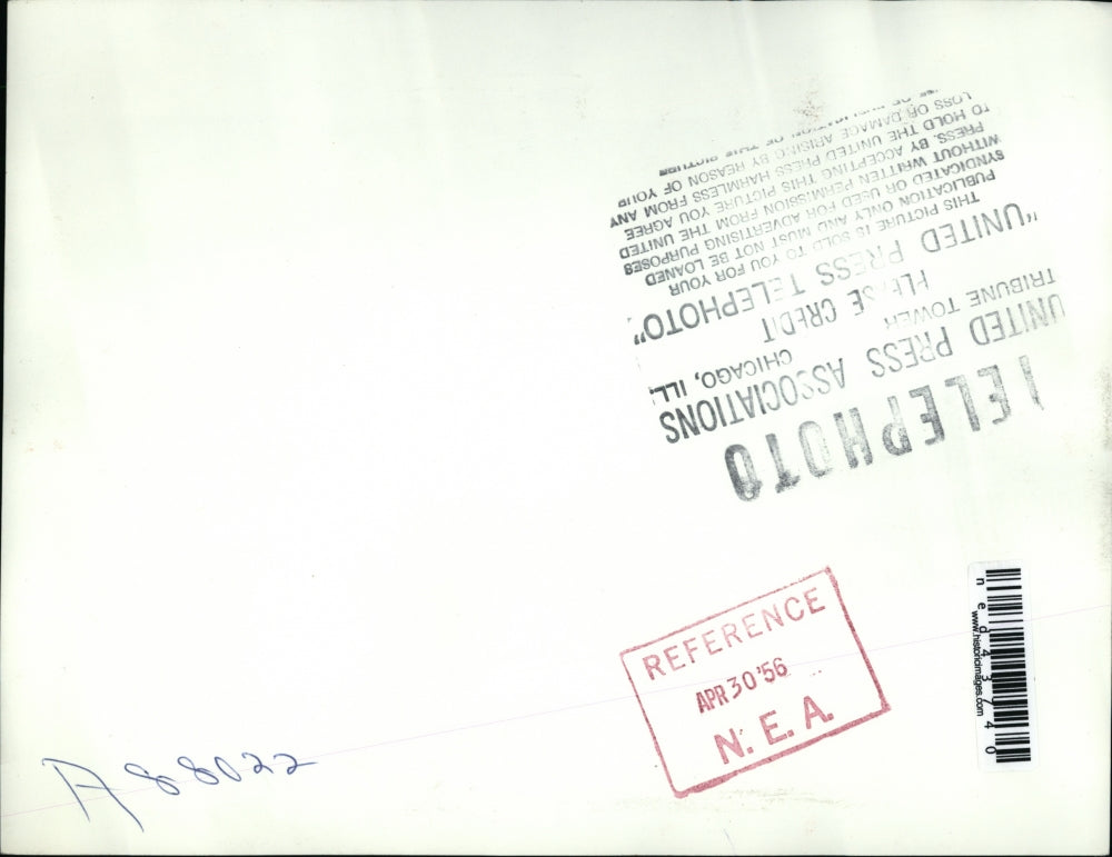 1956 Press Photo George Dugan (L) presents award to Kenneth Dole