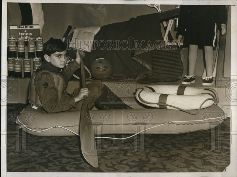 Load image into Gallery viewer, 1938 Press Photo Arnold Turtz Sitting In Rubber Boat
