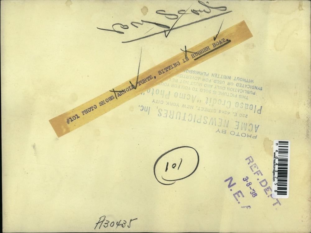 1938 Press Photo Arnold Turtz Sitting In Rubber Boat